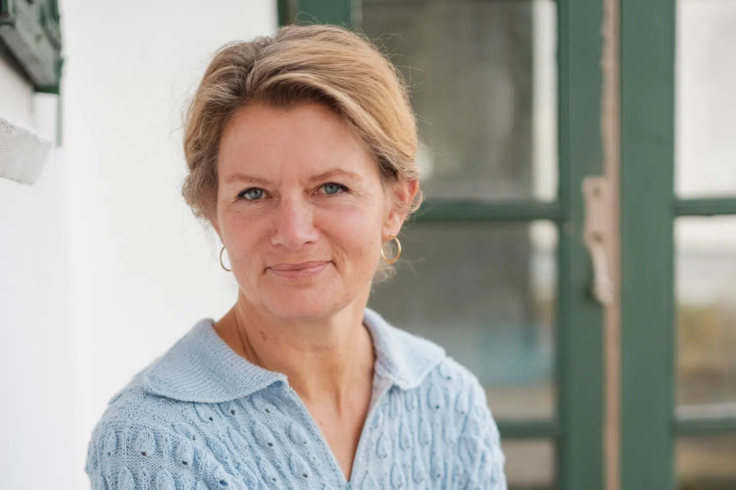 Forfatter Trine Engholm Michelsen (f. 1965) har skrevet en fyldestgørende, indsigtsfuld og begavet biografi om efterretningsofficeren Svend Truelsens meritter i Danmark under Anden Verdenskrig.