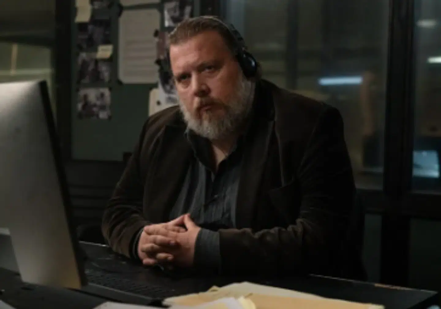 Nicolas Bro spiller i serien rollen som PET-chefen Folke.