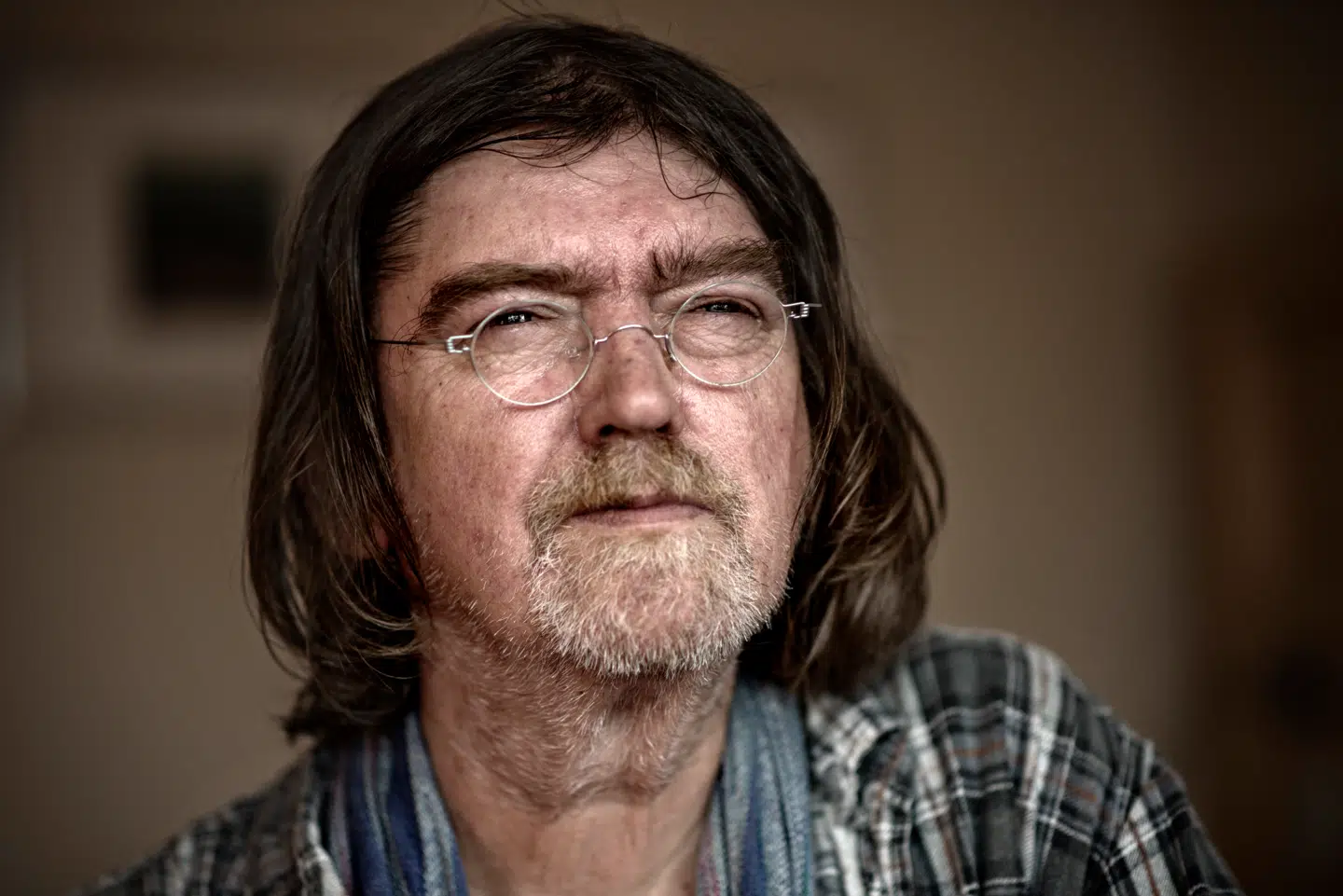 Musikeren Johnny Madsen døde sidste år. Siden har hans søn taget en kamp op.