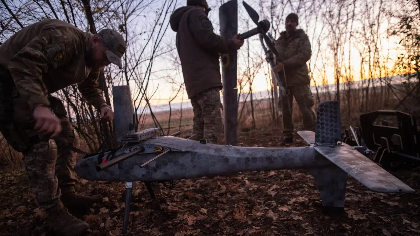 Inden længe gør vinter og kulde det sværere at rykke frontlinjerne. Men da der i stor stil bruges droner og lettere materiel, er det et stykke tid endnu muligt, lyder det fra Ander Puck Nielsen.