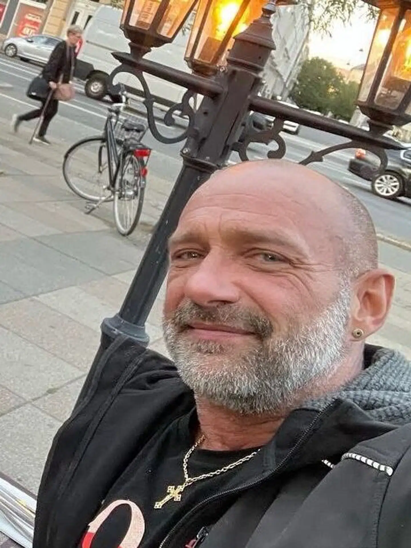 Naja Hofmann havde et nært forhold til sin far Kenneth Hofmann, som nu efterlader sig sine seks børn og tre børnebørn. Foto: Privat