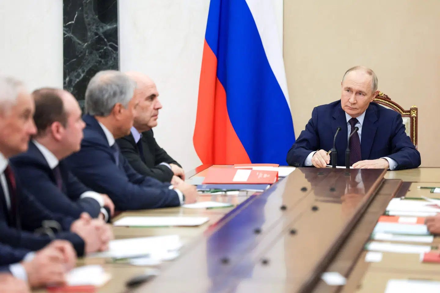 Vladimir Putin holdt onsdag møde med Ruslands nationale sikkerhedsråd i Kreml, hvor der blandt andet blev diskuteret mulige lokationer til mulige tests af atomvåben.