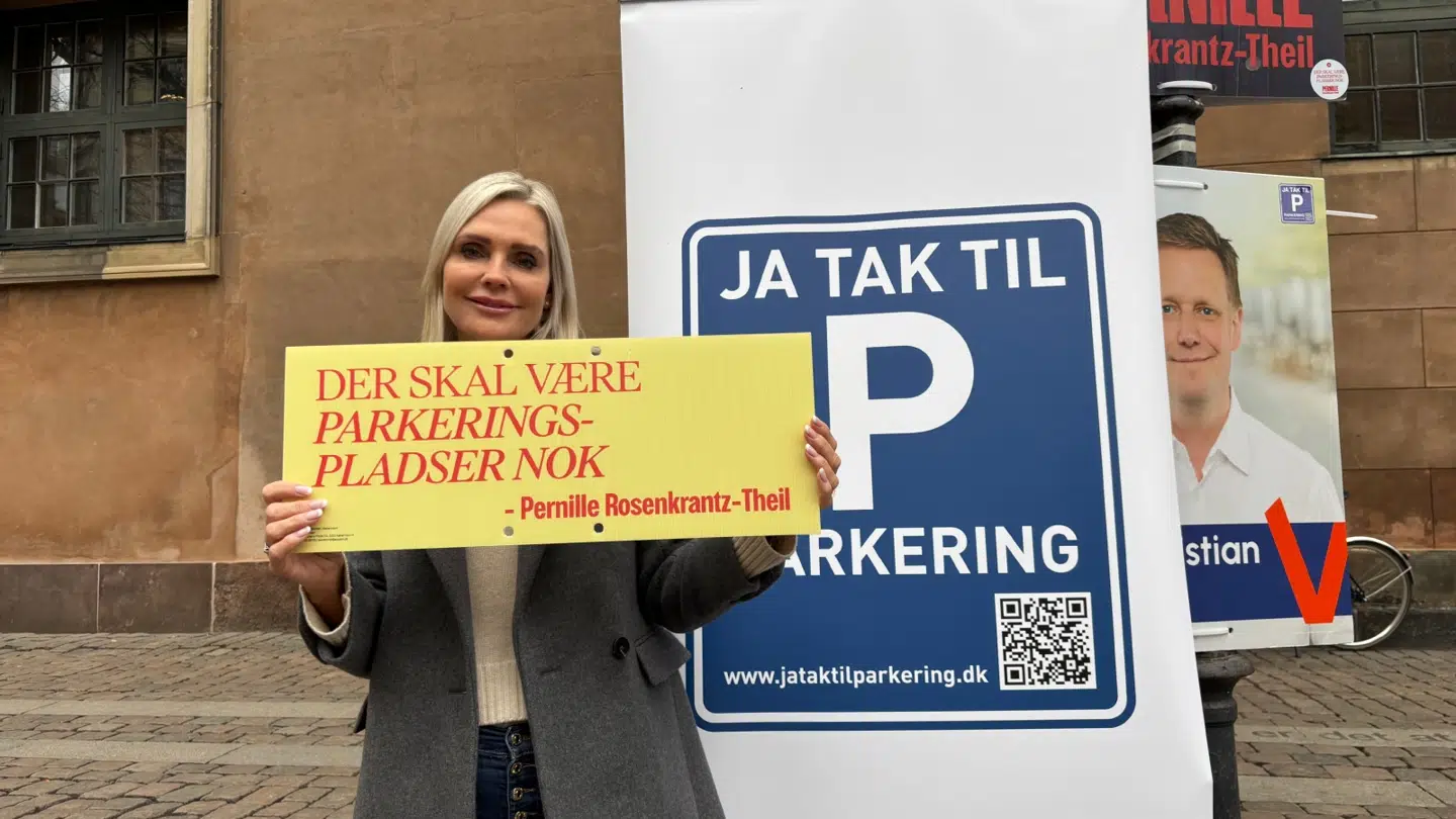 Selvom Janni Ree havde fat i Pernille Rosenkrantz-Theil's valgplakat, ville hun ikke afsløre, hvor hun sætter sit kryds den 18. november.