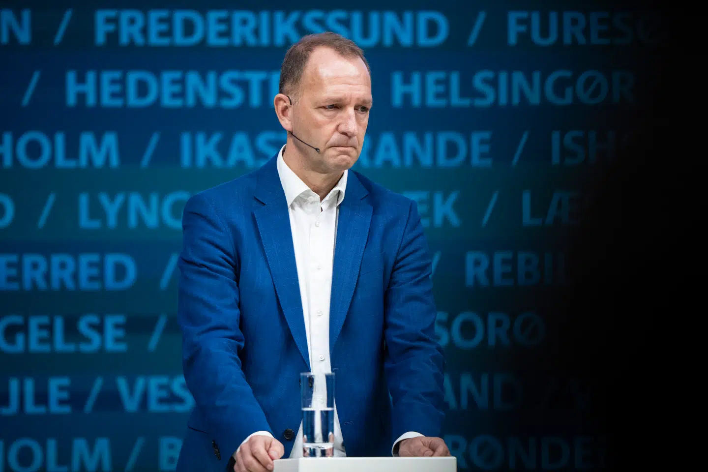 Ifølge Dansk Arbejdsgiverforening er der en stigning af danskere på offentlig forsørgelse. Men det passer ikke, lyder det fra Frederik Olsen, der er analytiker i Arbejderbevægelsens Erhvervsråd, og Kristoffer Lind Glavind, der er chefanalytiker i Arbejderbevægelsens Erhvervsråd (AE). På billedet ses direktør i Dansk Arbejdsgiverforening Jacob Holbraad.