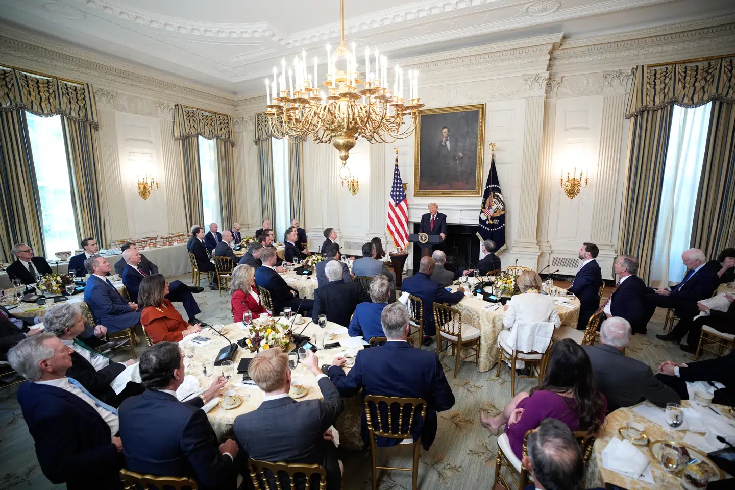 Donald Trump tilskriver Republikanernes nederlag i tirsdagens valg til nedlukningen i USA.