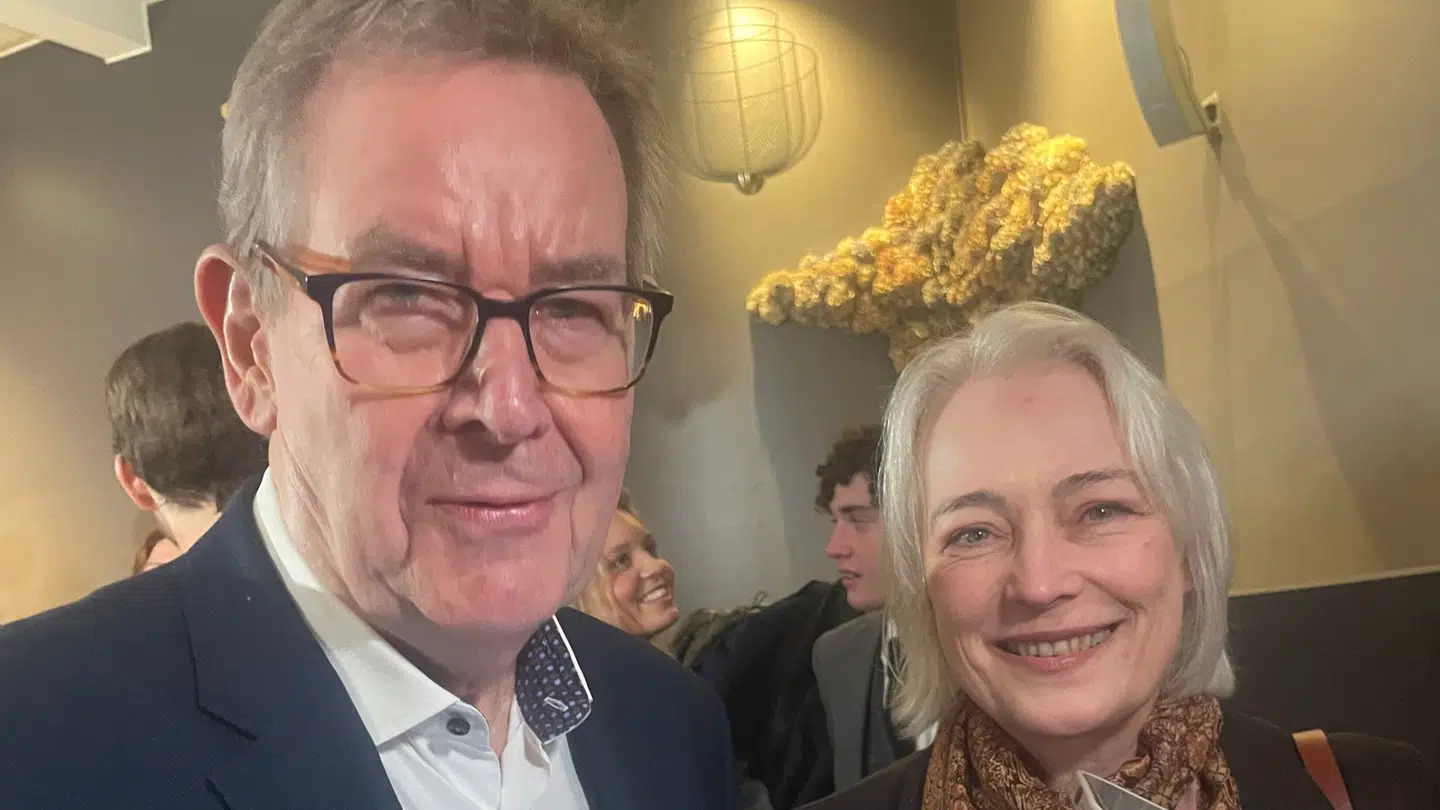 Tidligere statsminister Poul Nyrup og blokfløjtespiller Michala Petri troppede onsdag for første gang op sammen på den røde løber til gallapremieren på Paprika Steen-filmen 'Det nye år'. Foto: Lykke Buhl.