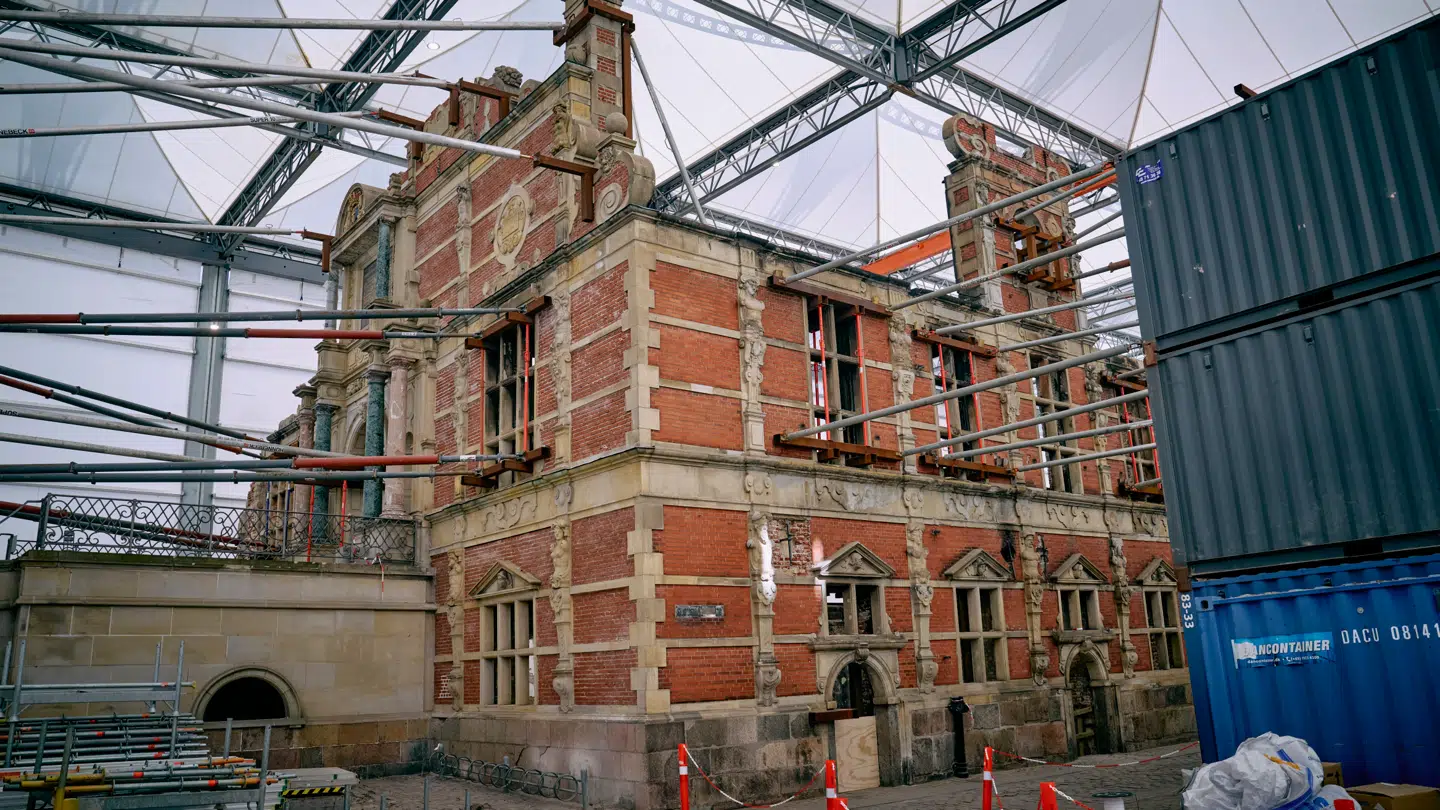 Genopbygningen af Børsen er i fuld gang. (Arkivfoto)