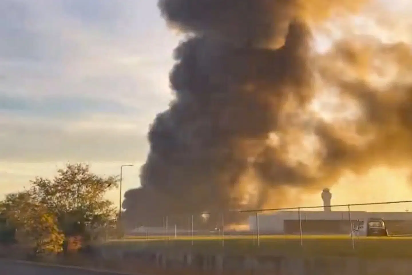 Fragtfly fra UPS forulykkede tirsdag i Louisville i Kentucky. 11 personer har mistet livet, lyder det onsdag.