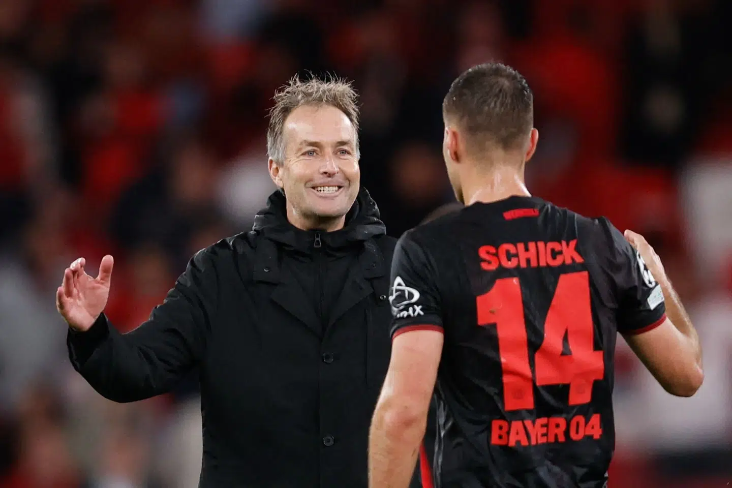 Kasper Hjulmand sammen med Leverkusens matchvinder onsdag aften, Patrik Schick, efter 1-0-sejren over Benfica.