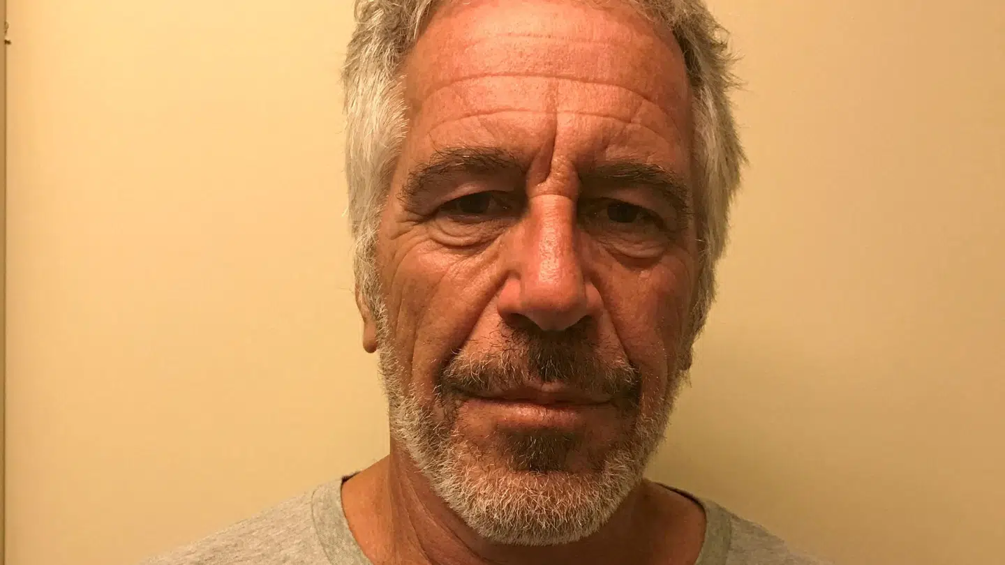 Knap seks år efter sin død trækker seksualforbryderen og forretningsmanden Jeffrey Epstein stadig overskrifter.