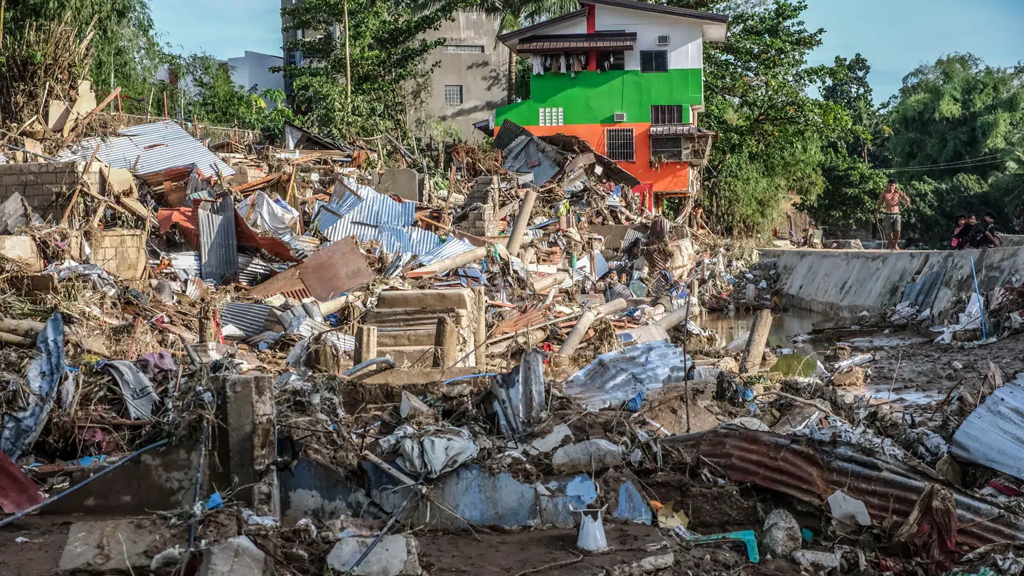 Filippinerne er hårdt ramt efter tyfonen Kalmaegi ramte landet.
