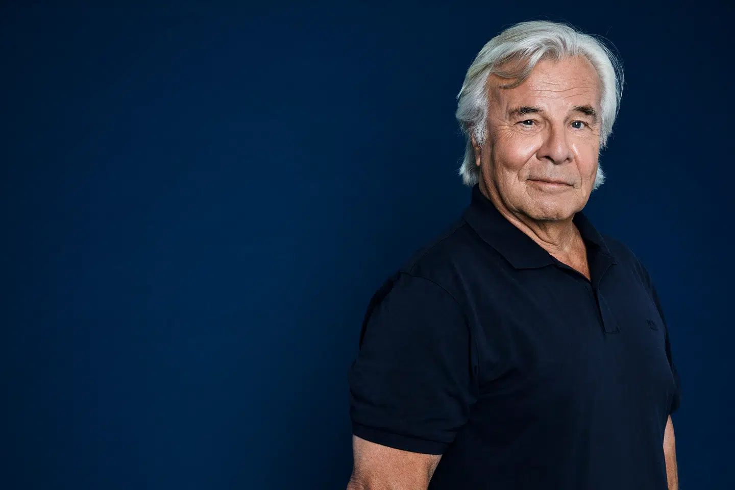 Jan Guillou. Mangemillionær og selverklæret venstreekstremist er atter bogaktuel.