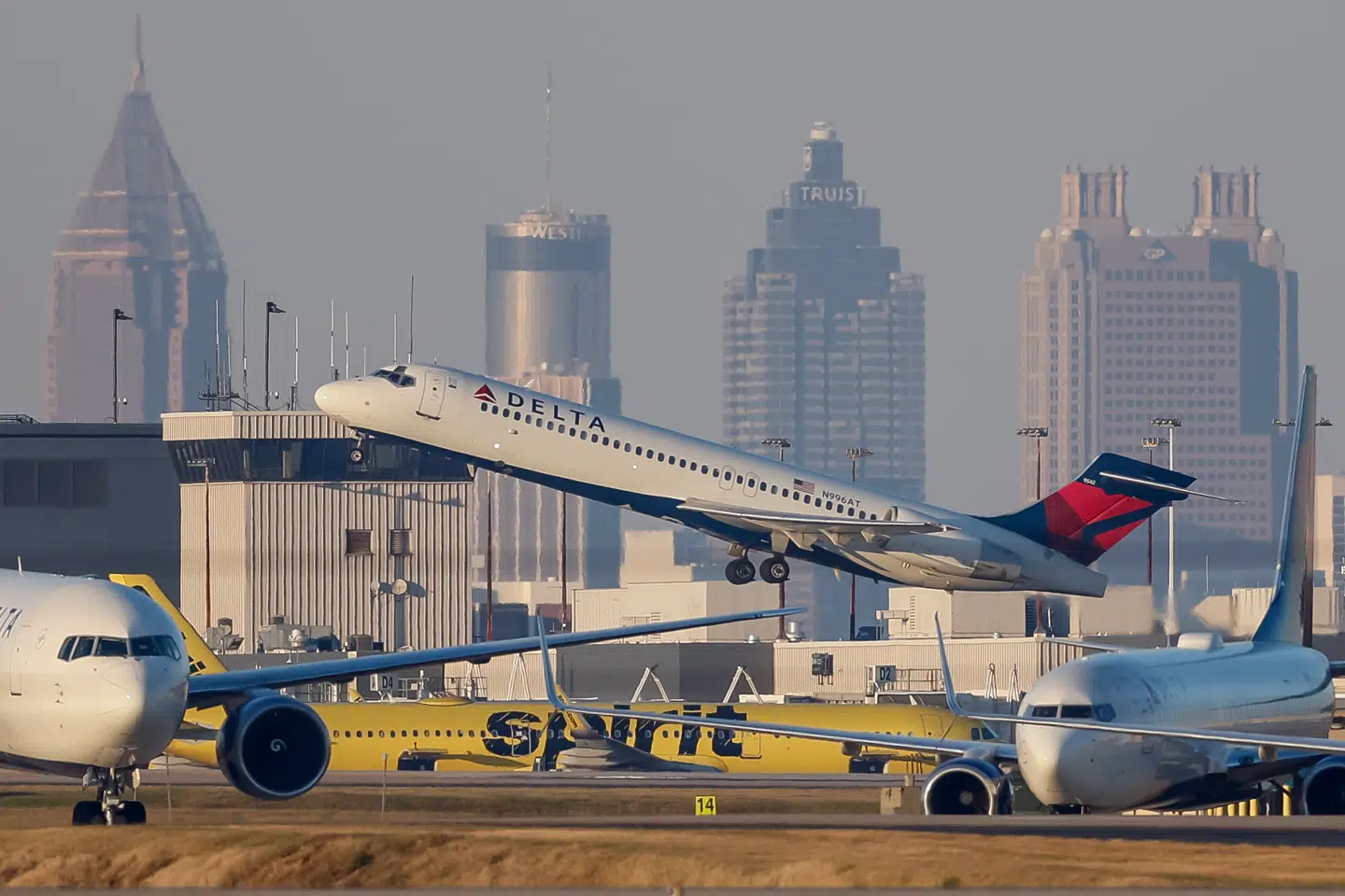 Indenrigstrafikken i USA har allerede i nogen tid været ramt af forsinkelser. Nu venter masseaflysninger af flyafgange, og de begynder allerede på fredag.