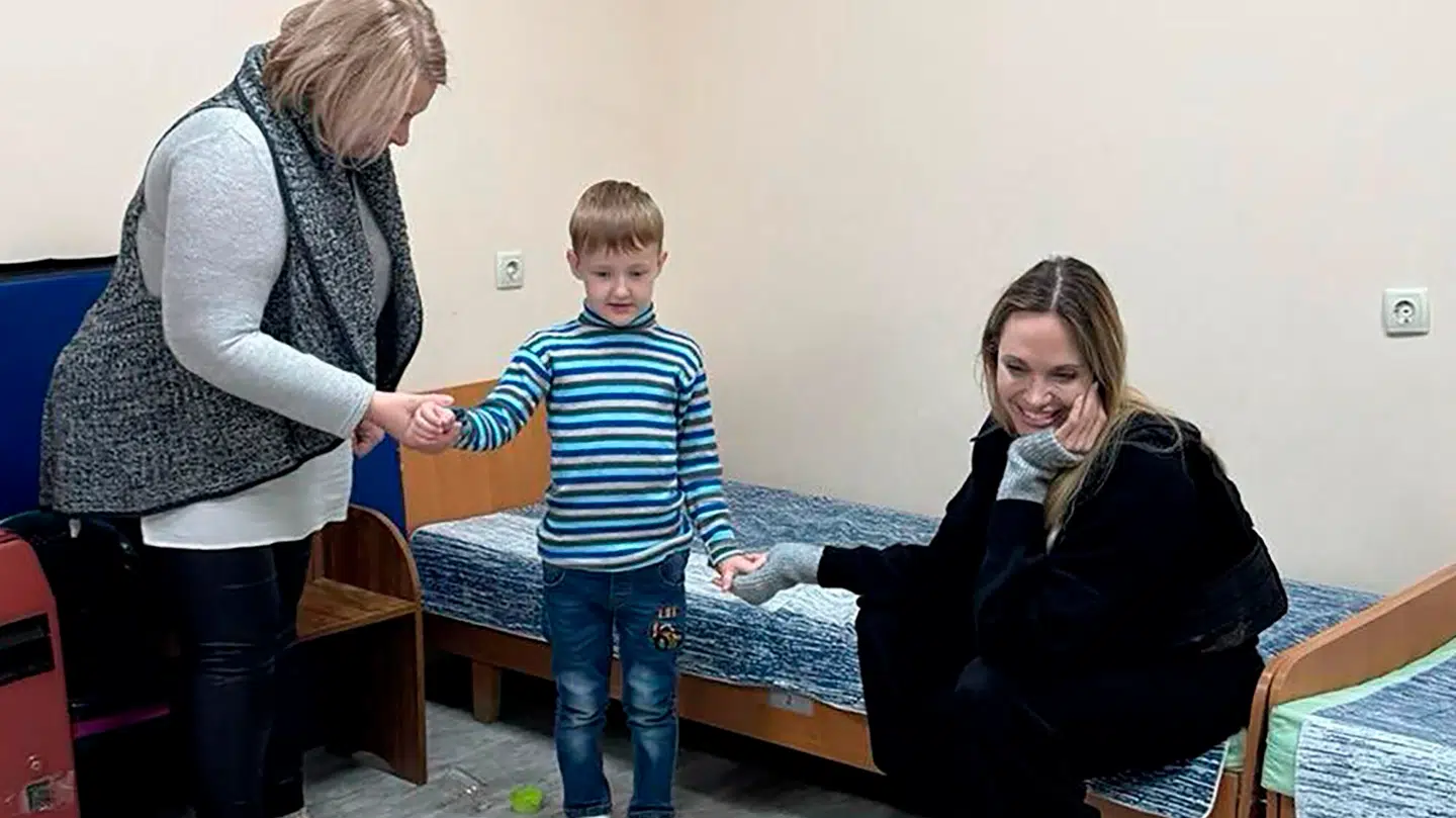 Nøjagtig hvor verdensstjernen var på besøg onsdag er ikke offentliggjort af sikkerhedsmæssige årsager. Det er oplyst, at det var i den sydukrainske by Kherson.