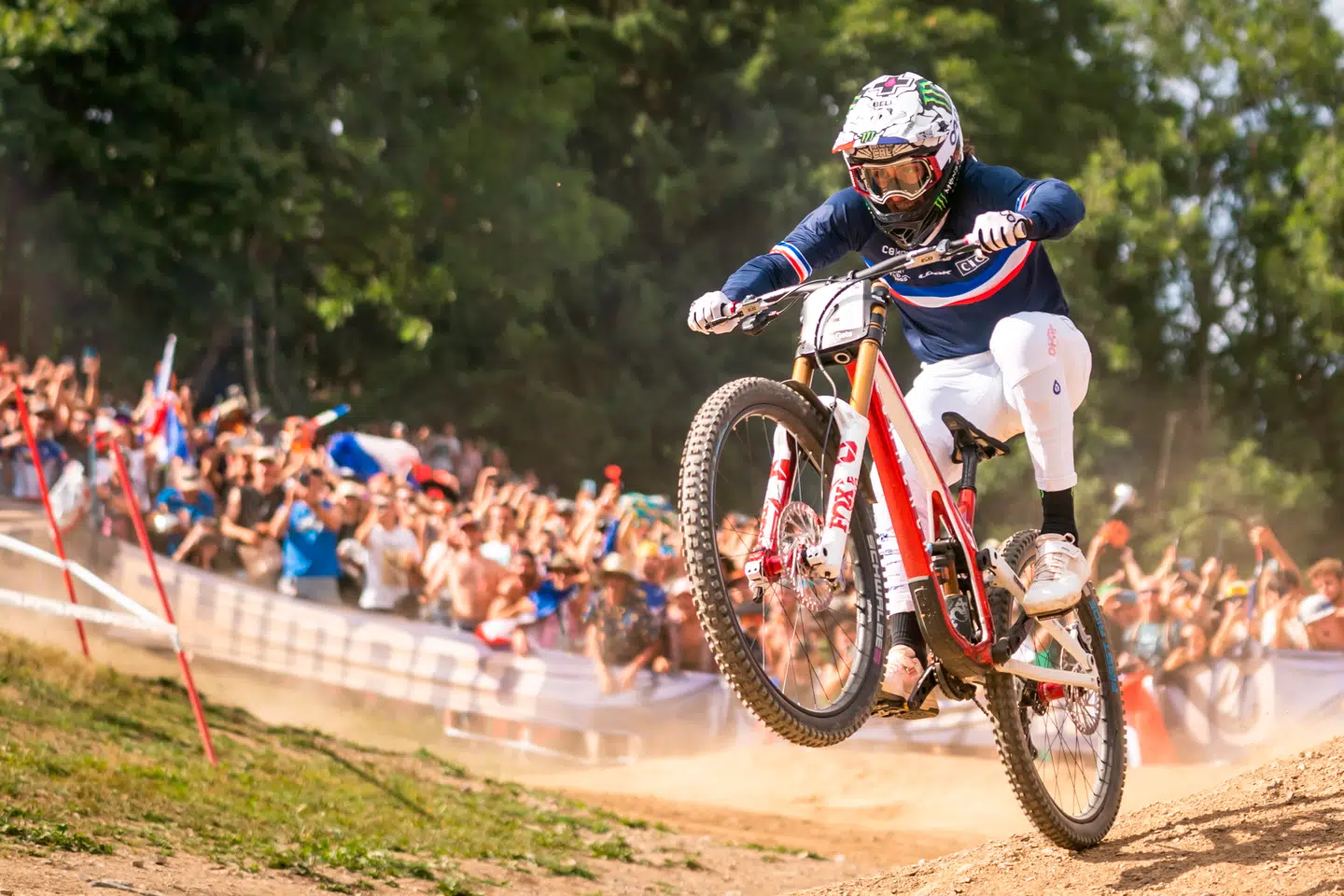 »Er det virkelig så vigtigt at vinde medaljer, at det skal ske på bekostning af nationale rollemodeller og drømmene for vores børn?« spørger Morten Sørensen, der er ungdomstræner i Dansk Mountainbike Klub.
