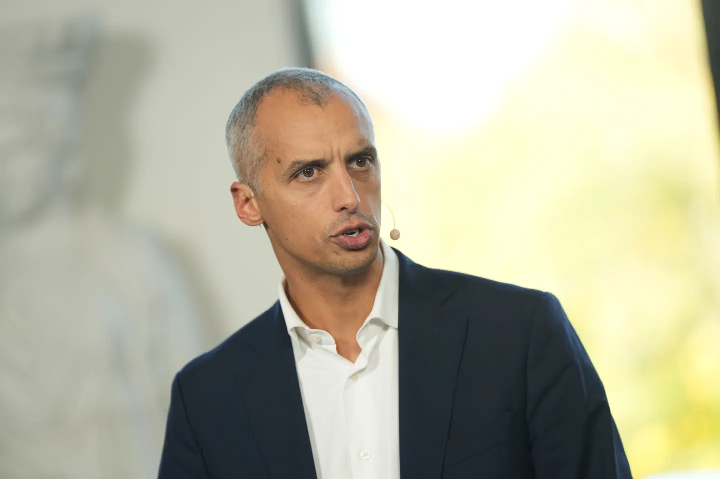 Børne- og undervisningsminister Mattias Tesfaye (S) fortæller på pressemøde i København, at regeringen vil indføre en karakterskala med otte trin.