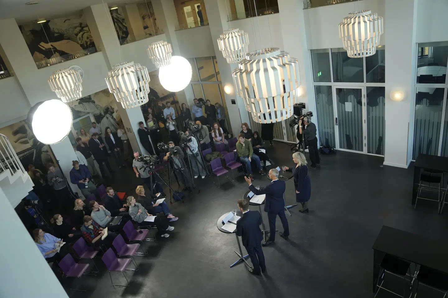 Tre ministre præsenterede torsdag regeringens udspil til en ny karakterskala på et pressemøde på Gefion Gymnasium i København.