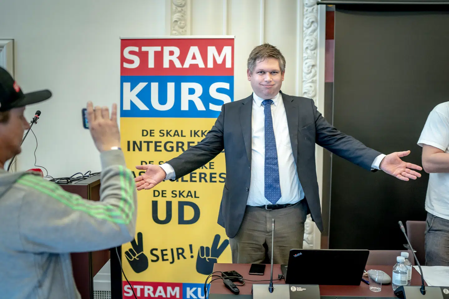 Rasmus Paludan glæder sig over, at DF med deres tanker om remigration har nærmet sig ham og hans parti, Stram Kurs, på en række punkter.