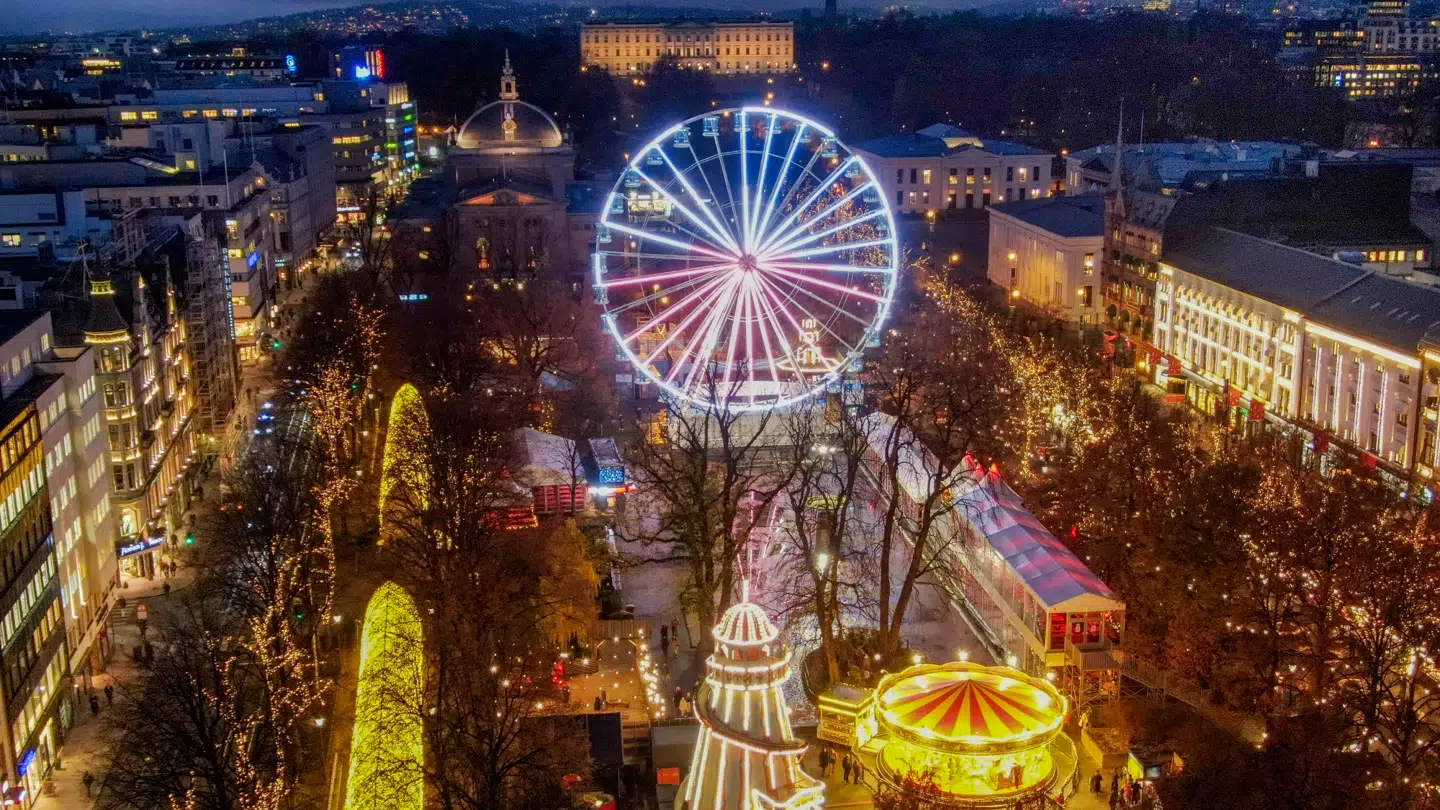 Her ses julemarkedet Jul i Vinterland i Spikersuppa i Oslo i droneperspektiv. (arkivfoto)