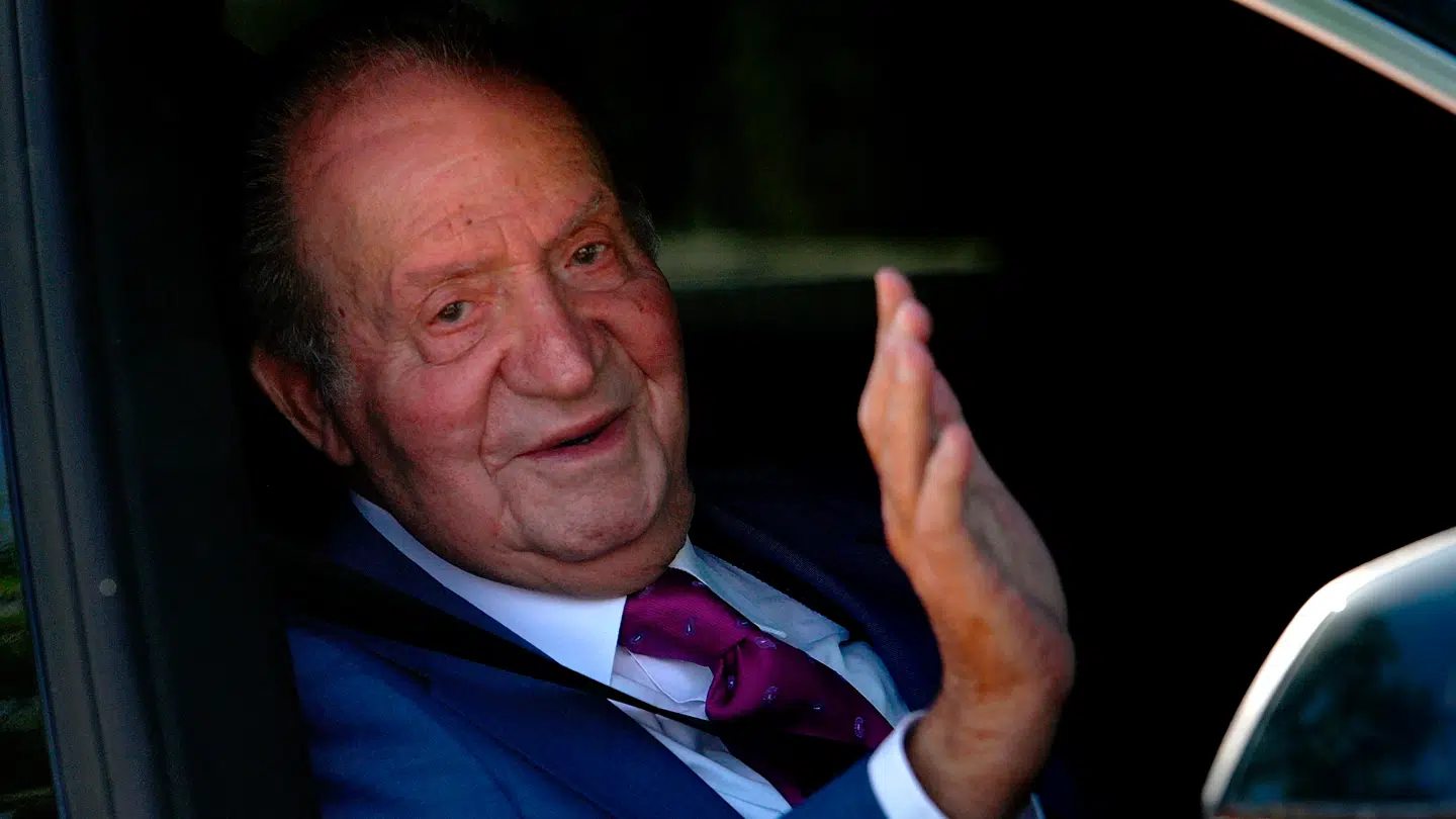 Den tidligere konge Juan Carlos taler i en ny bog ud om episoden, hvor hans bror mistede livet.