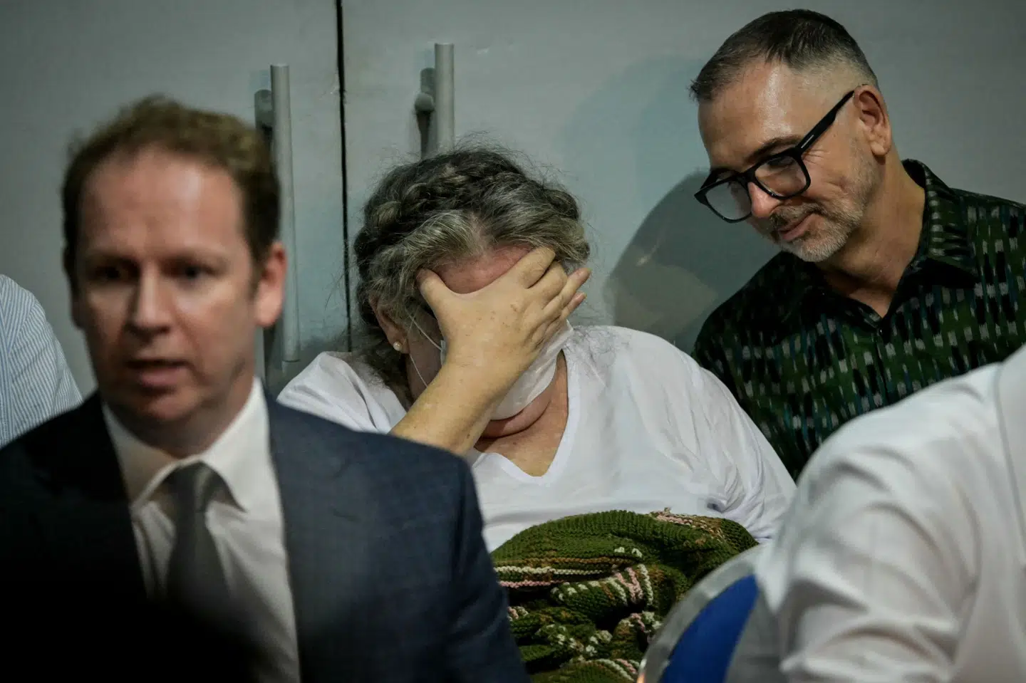 69-årige Lindsay Sandiford er på vej hjem til Storbritannien. Hun blev i 2013 idømt dødsstraf i Indonesien efter at være blevet anholdt med en kuffert med 4,8 kilo kokain.