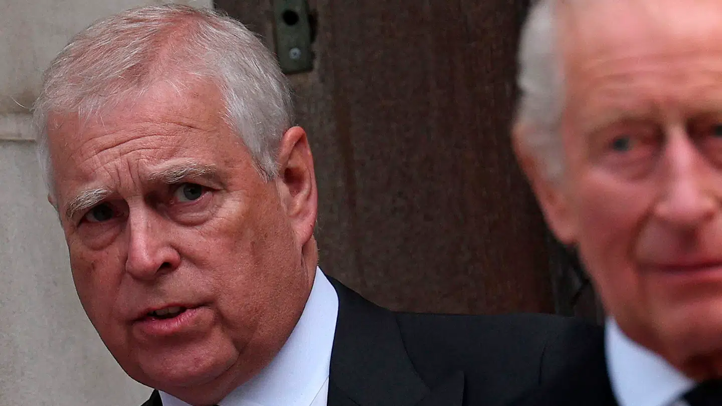 Den nu tidligere britiske prins Andrew Mountbatten Windsor er blevet indkaldt til et interview om sine forbindelser til Jeffrey Epstein.