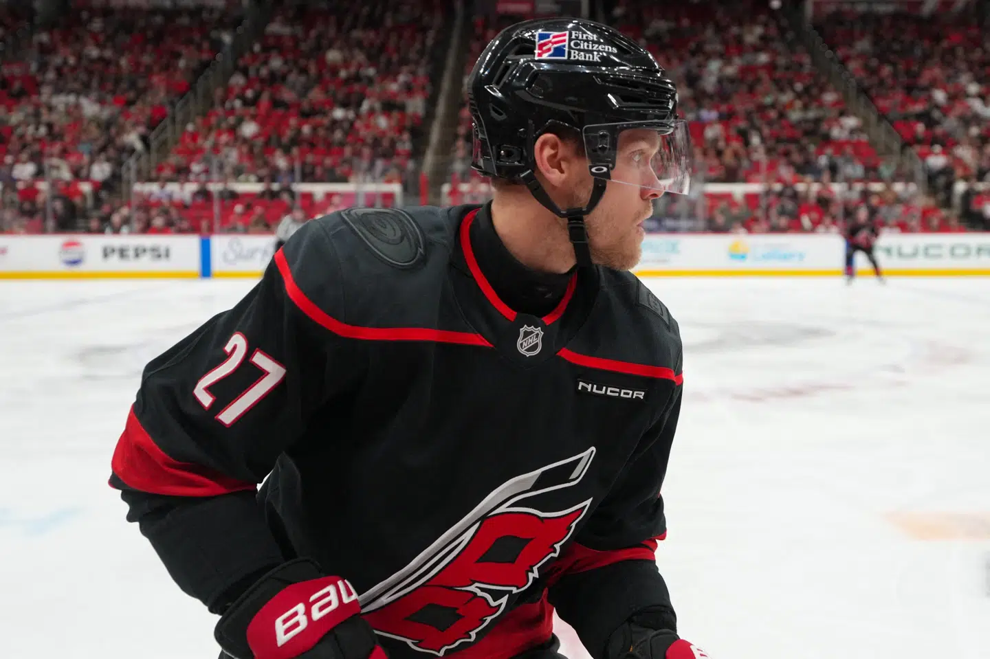 Nikolaj Ehlers scorede sit andet mål efter skiftet til Carolina Hurricanes.