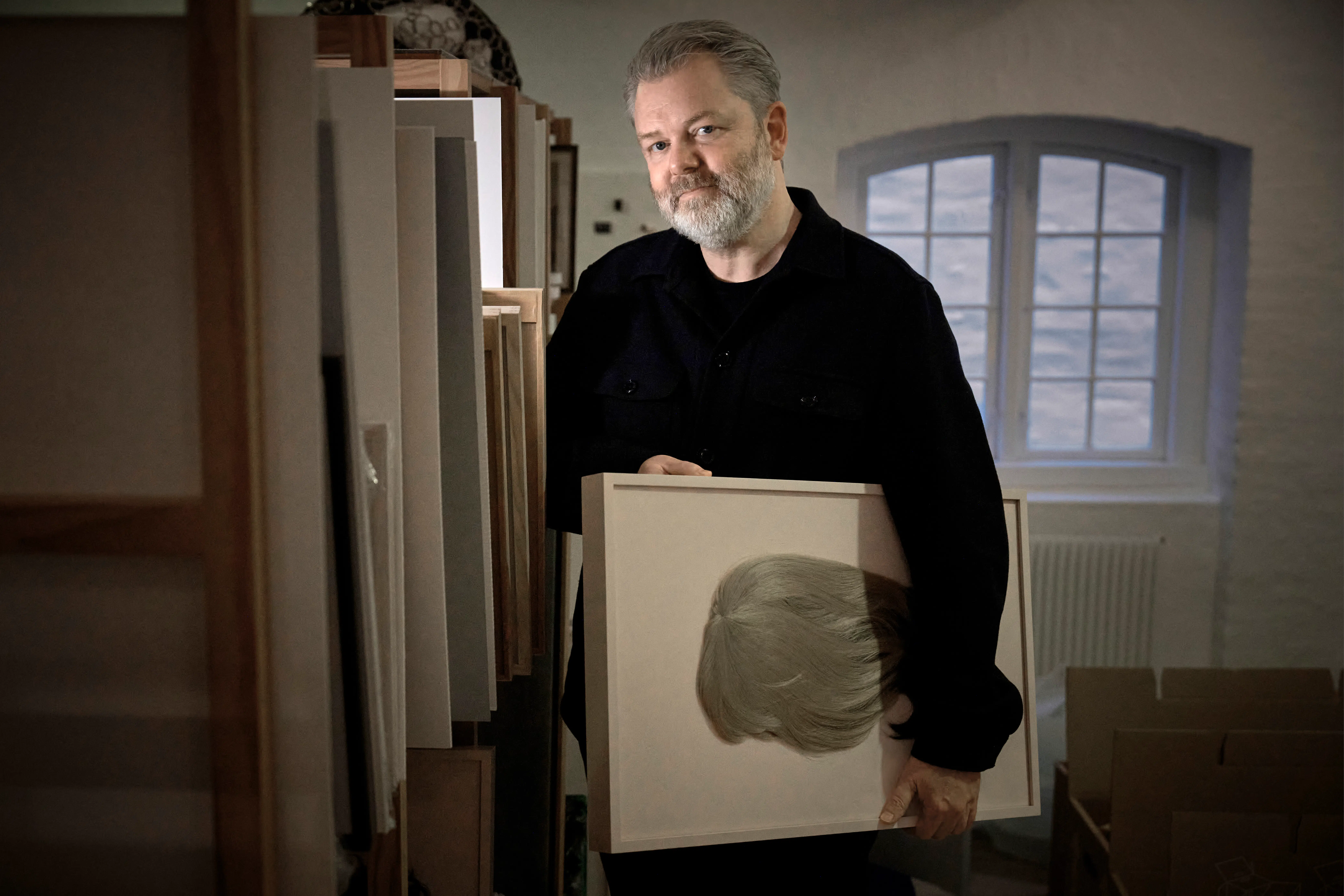 Kunstværker for millioner af kroner er »hjemløse«. Nu bliver de foræret gratis til Folkeskolen