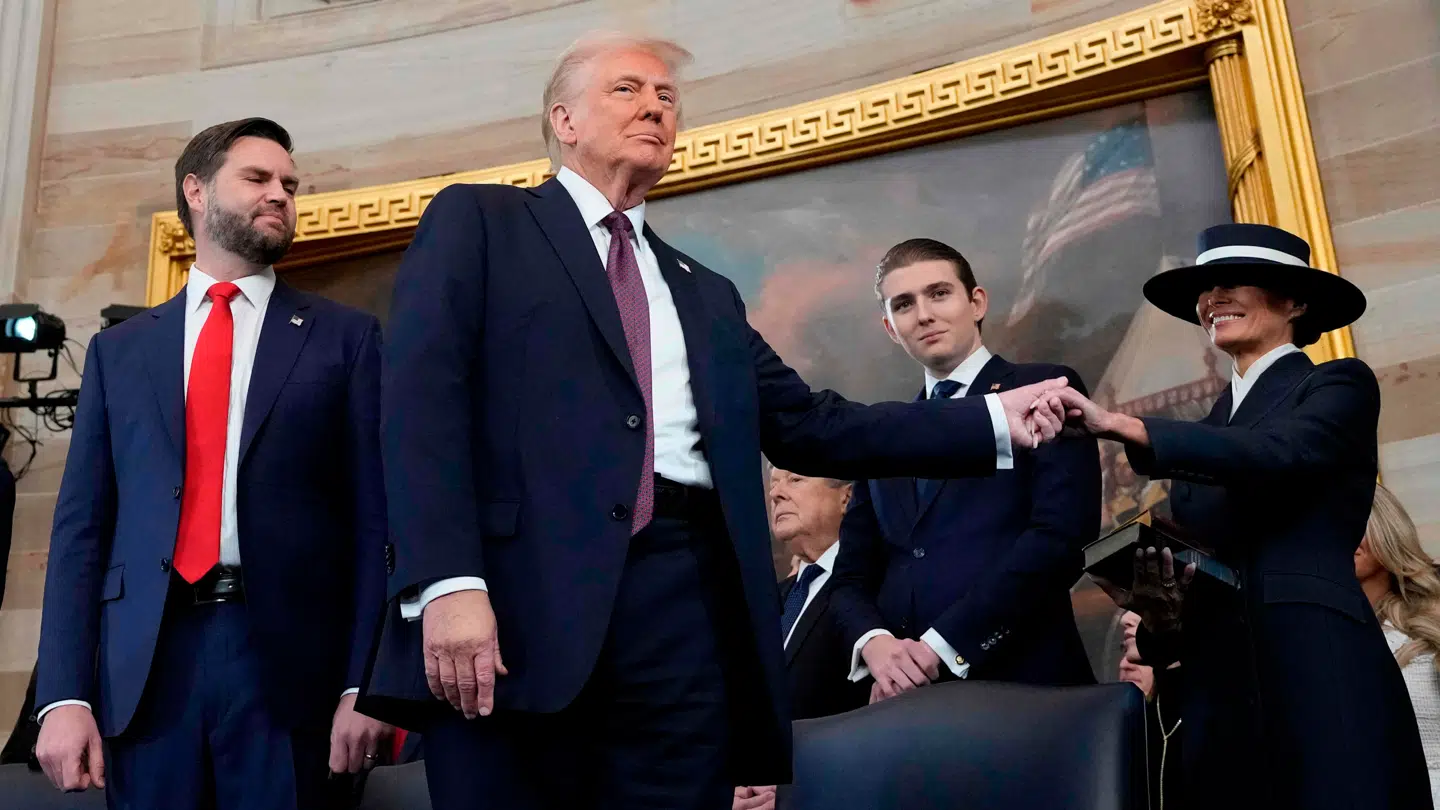 Donald Trump blev båret på ryggen af blandt andet helt unge, mandlige vælgere til sin anden tur i Det Hvide Hus. Her ses Trump sammen med sin vicepræsident, J.D. Vance, sin yngste søn, Barron Trump, og hustruen, Melania Trump.