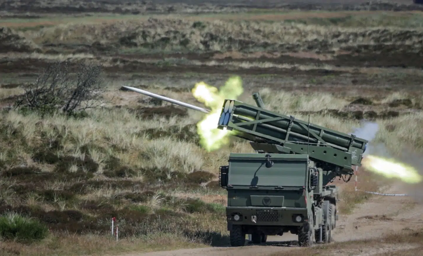 Den israelske våbenproducent Elbit fik overtalt Danmark til at donere alt sit artilleri til Ukraine – og købe nyt i Israel, blandt andet et våbensystem, Danmark slet ikke havde: Raketkastere. Her israelske Puls-raketkastere, som Danmark har købt otte af.