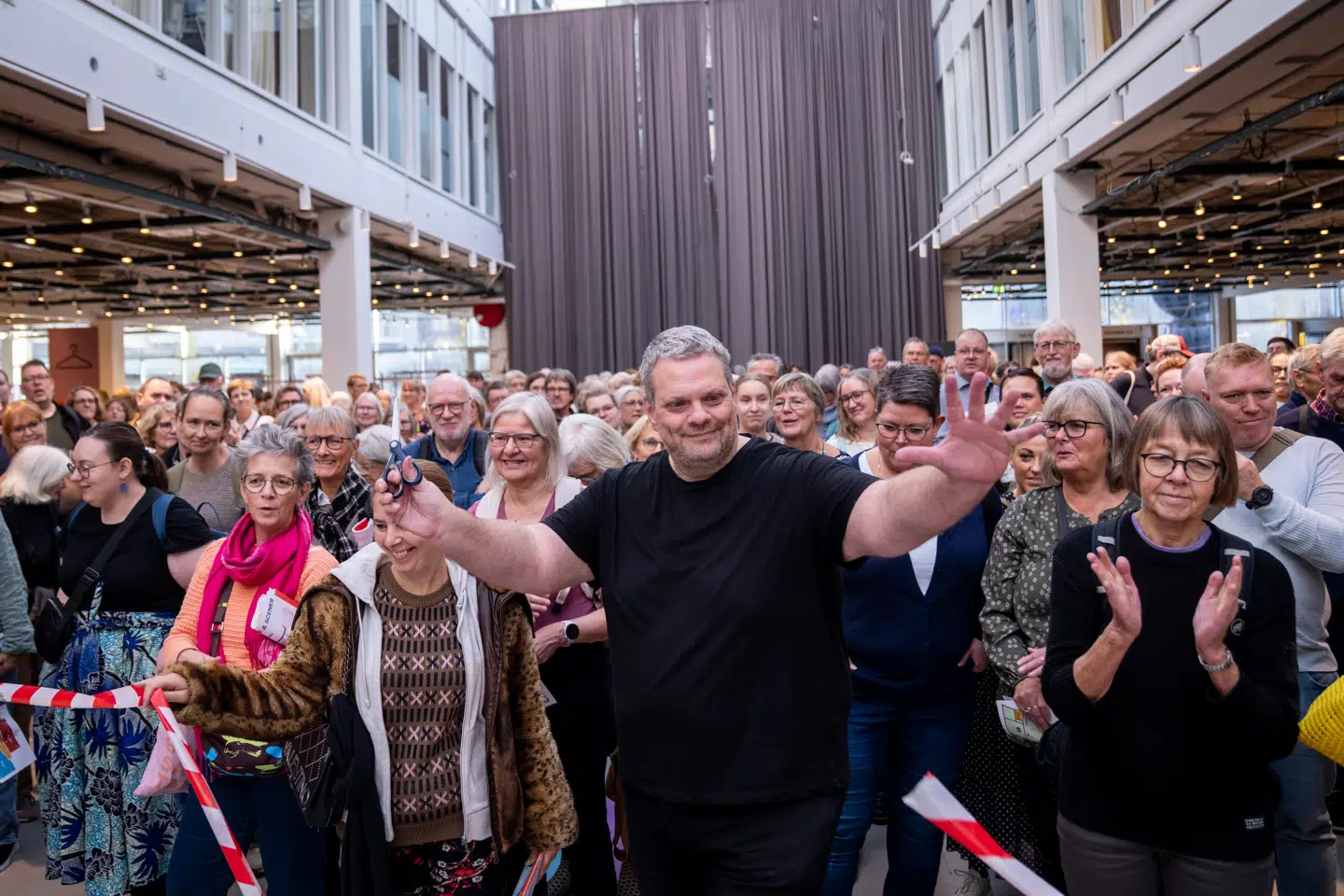 Her bliver årets Bogforum åbnet for den store skare boglæsere.