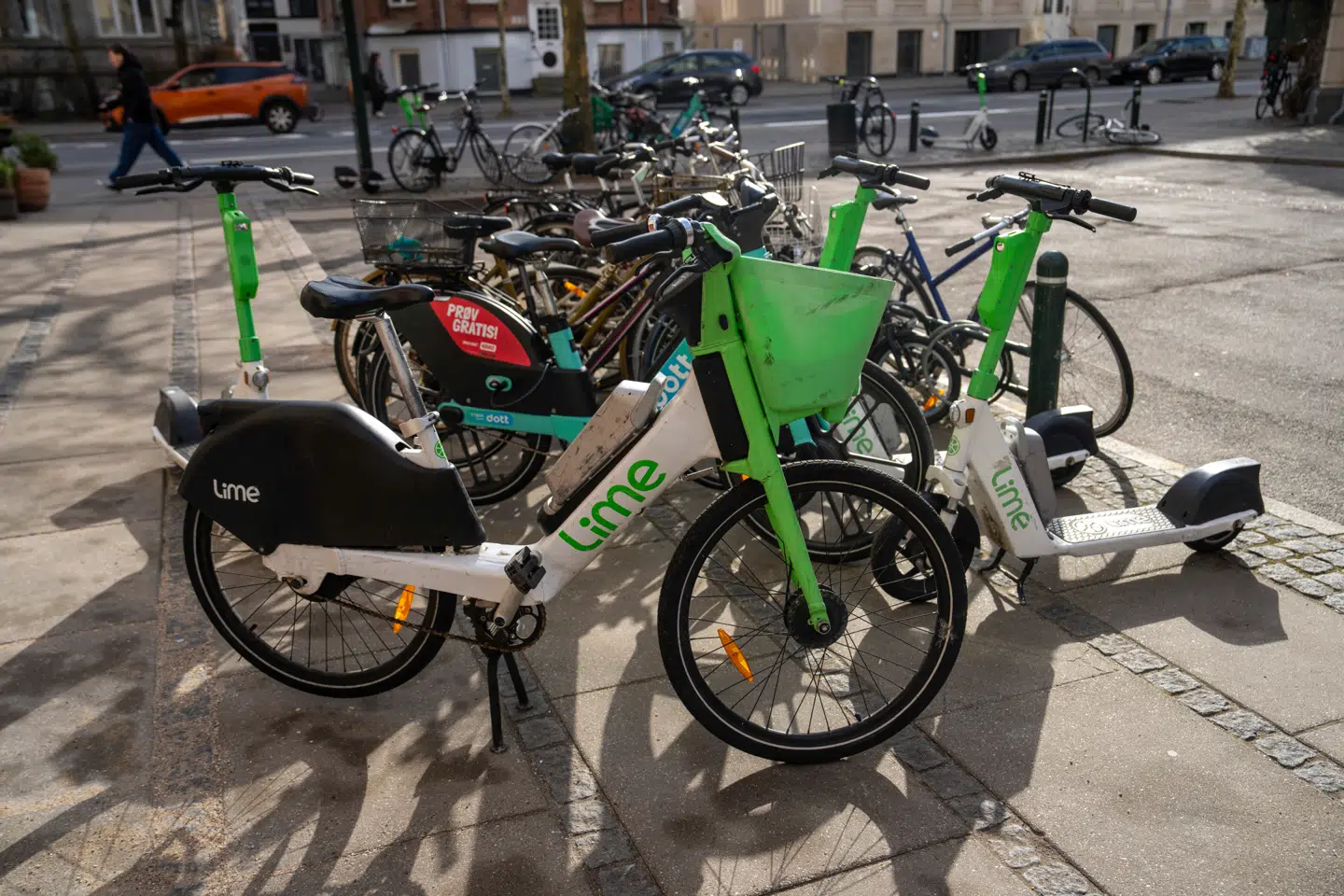 »Det er mere rigtigt at kalde dem for ulovlige elknallerter eller elmotorcykler,« skriver Kenneth Ørbergh Krag, der er direktør i cykelforbundet, og Steen Christiansen, der er borgmester i Albertslund (S).