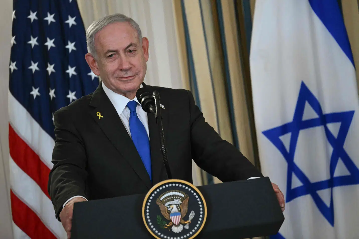 Israels premierminister, Benjamin Netanyahu, der her ses under et tidligere officielt besøg i Washington D.C., står ifølge Tyrkiet bag "systematisk" folkedrab og forbrydelser mod menneskeheden. Tyrkiske anklagere har udsendt arrestordrer på Netanyahu og 36 andre israelere, heriblandt mindst to ministre og militærets stabschef. (Arkivfoto)