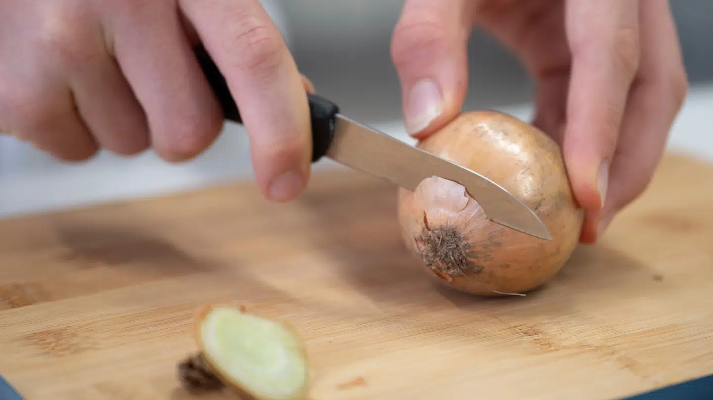 Forskere har fundet løsningen på, hvordan du undgår at græde, når du snitter løg.