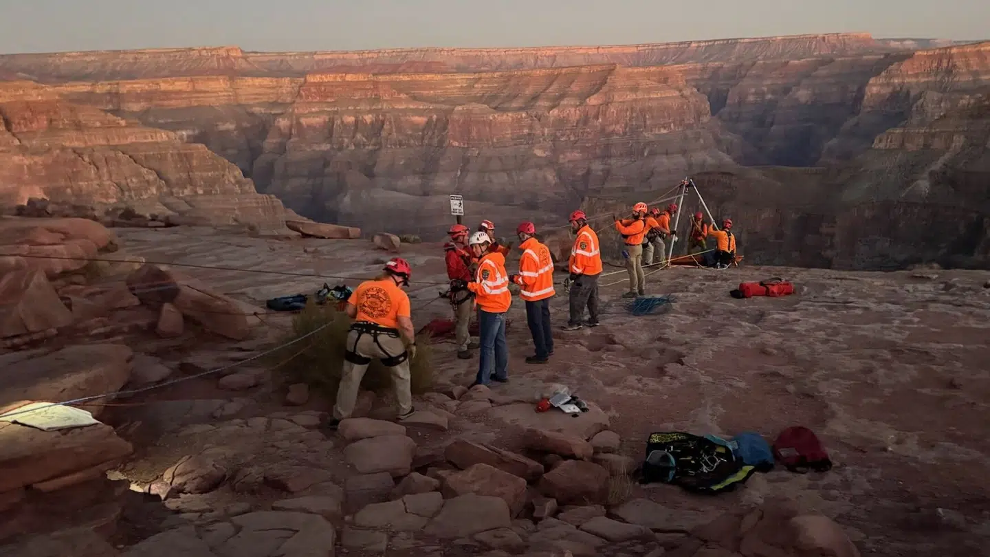 Her ses et billede fra redningsaktionen i Grand Canyon.