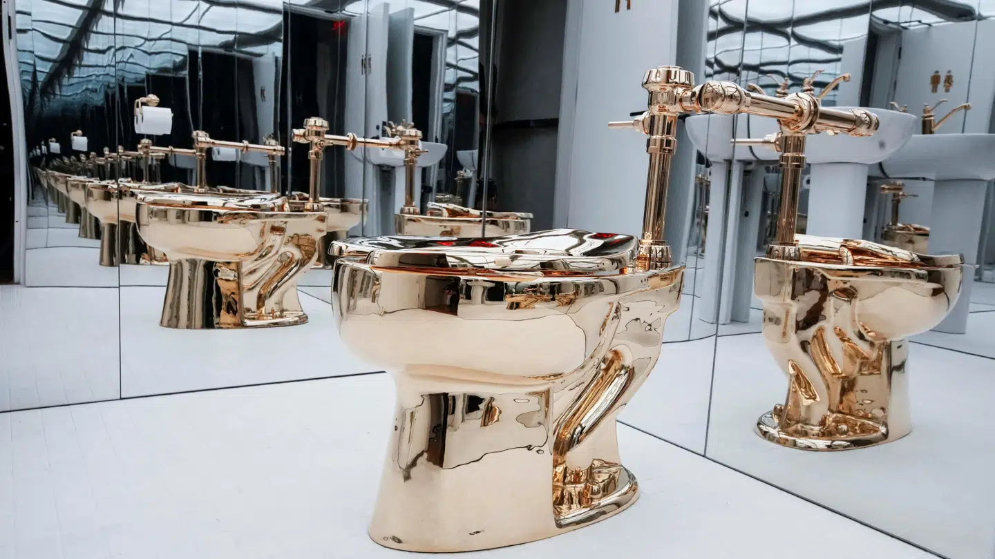 Det fuldt funktionelle toilet er fremstillet af over 100 kilo guld i 18 karat.