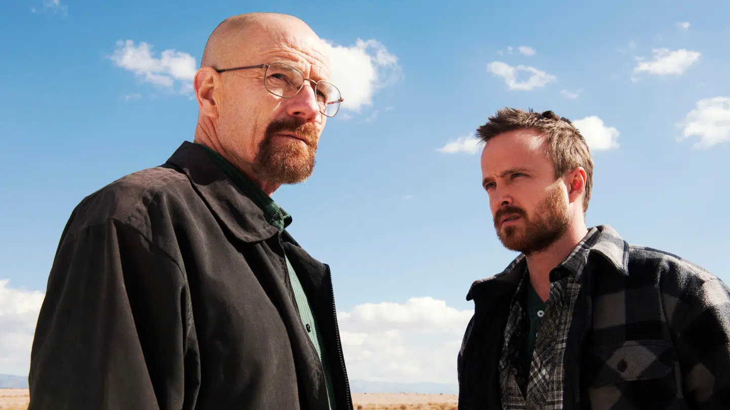 Bryan Cranston (tv.) og Aaron Paul spillede hovedrollerne i 'Breaking Bad', en af de største serier i nyere tid. Skaberen, Vince Gilligan, er aktuel med en ny serie, og nu raser han mod teknologiens udvikling.