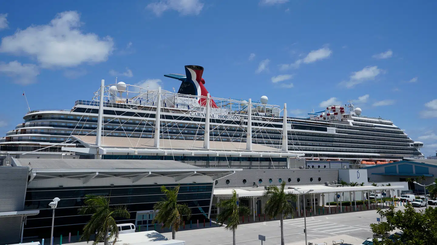 Carnival Cruise Lines krydstogtskib i havnen i Miami. (arkivfoto)