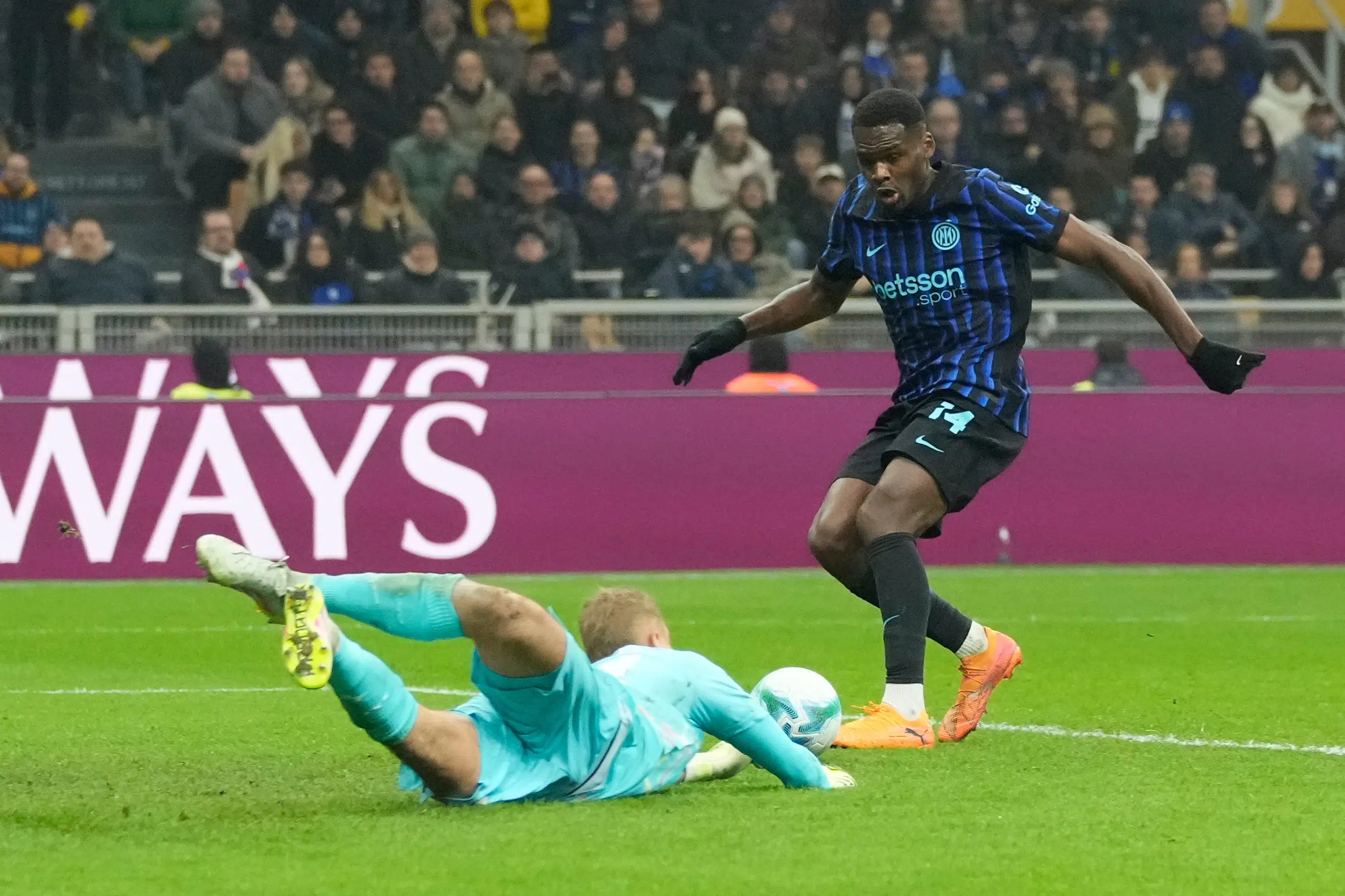 Inter udnytter mestrenes nederlag til at tage føringen