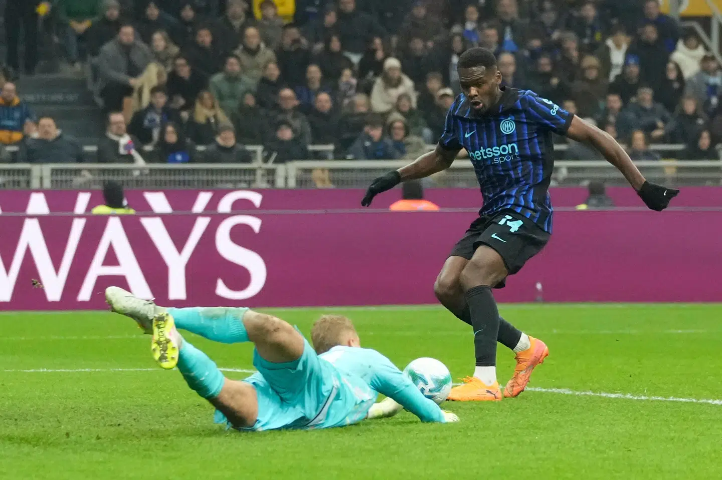 Ange-Yoan Bonny stod for den anden scoring, da Inter dukkede Lazio i Milano.