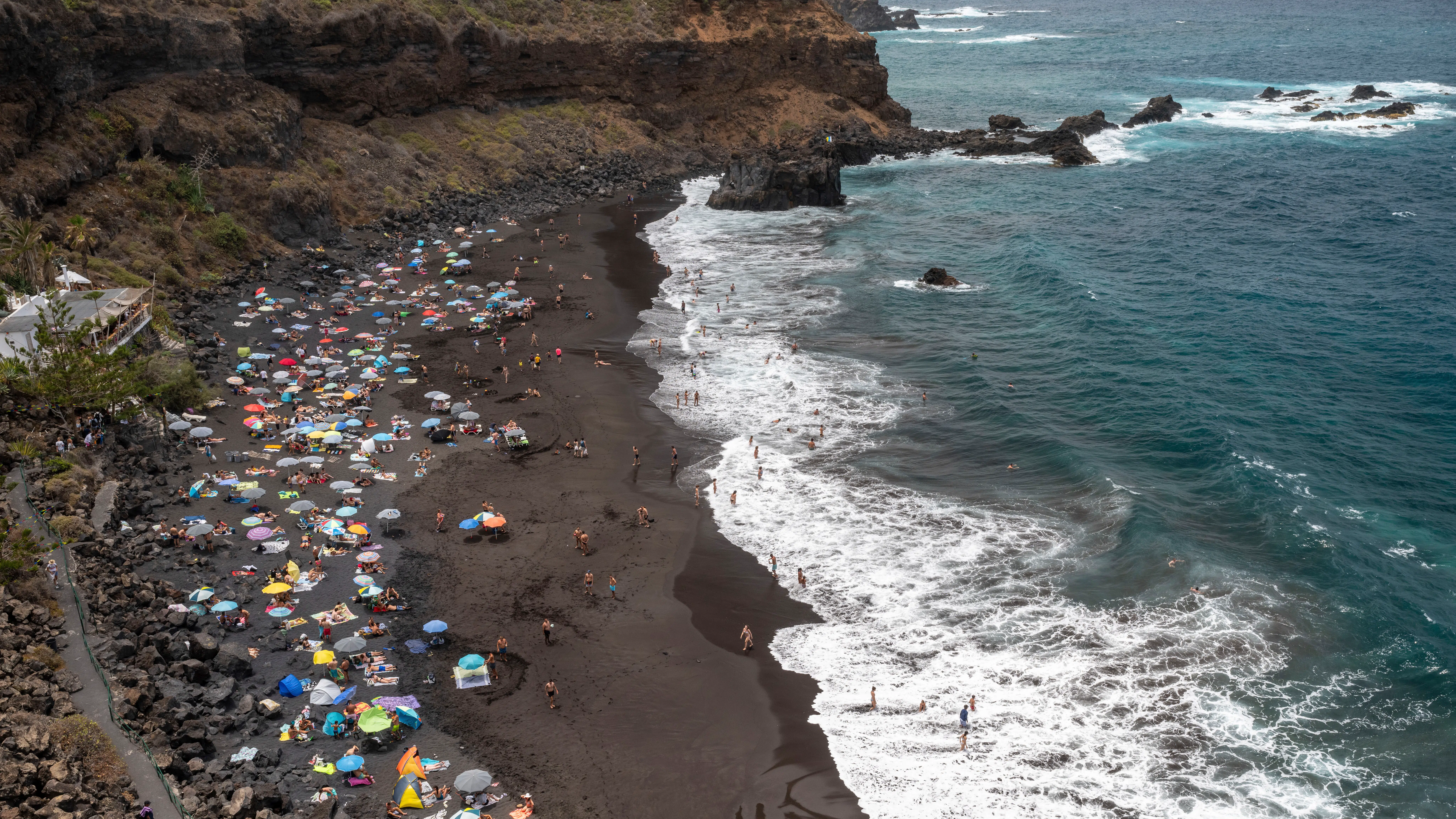 Dødbringende bølger i ferieparadis: Flere er døde