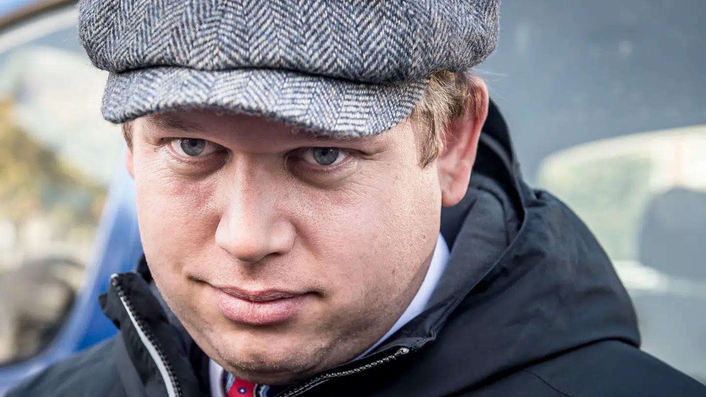 'Jeg har ikke prøvet at melde mig ind i Dansk Folkeparti. For jeg vil stille op for Stram Kurs. Men pointen er, at jeg kæmper for at min politik bliver gennemført. Det gør jeg der, hvor der er størst sandsynlighed for, at det lykkes,' siger Rasmus Paludan.