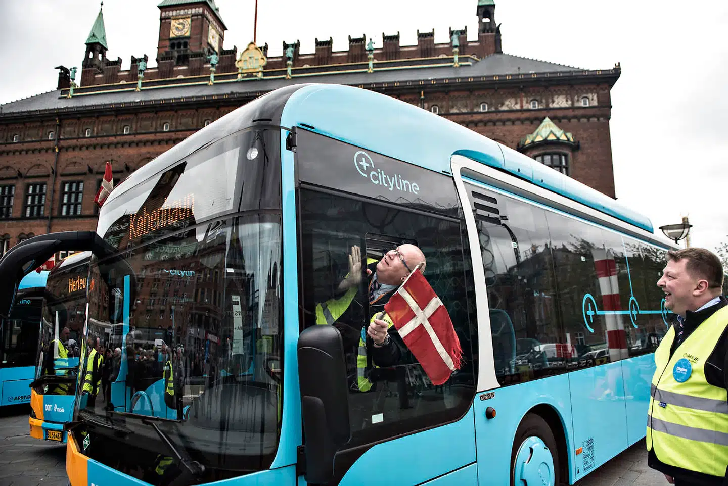 (ARKIV) Siden 2016 er forureningen fra Københavns busser blevet reduceret med 67 procent. Det skyldes blandt andet, at »Nordens travleste buslinje« 5C i 2017 begyndte at køre på biogas, og senest har Københavns Kommune indsat 48 elbusser for at reducere CO2-udledningen yderligere.