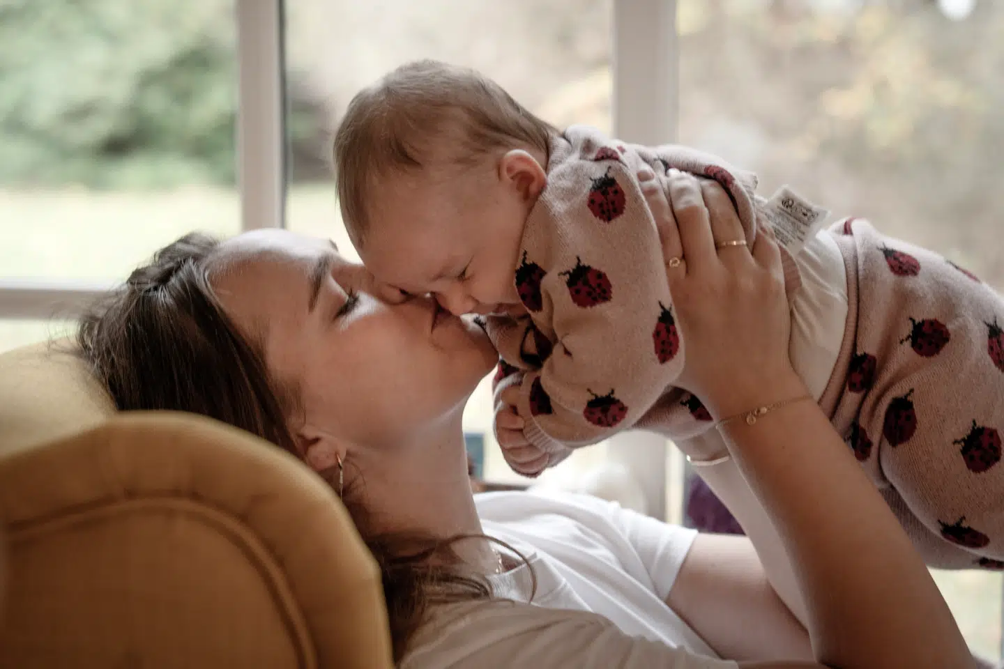 33-årige Cecilie Ballin er hjemmegående på tredje år og bliver forsørget af sin mand. Lige nu er hun også på barsel med parrets datter, Anna, der er fire måneder.