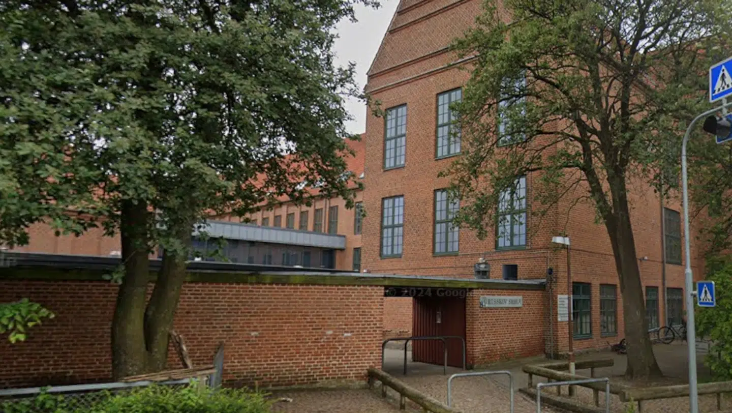 Risskov Skole, hvor vinduerne er intakte.