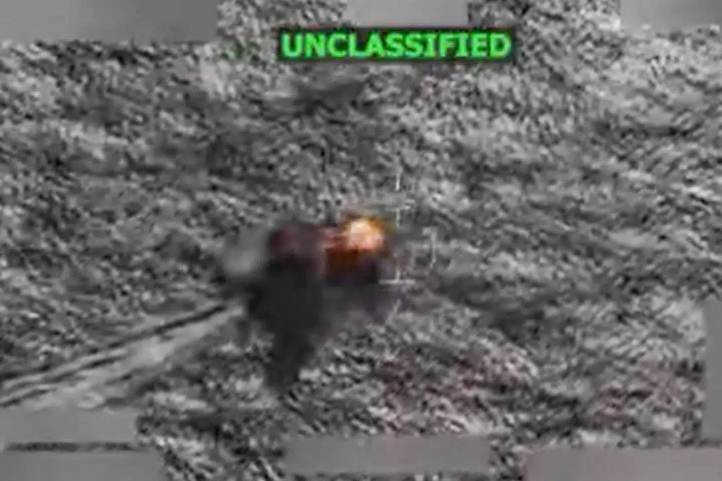 USA's forsvarsminister har mandag delt en video på X, der ifølge ham viser et angreb udført over weekenden på en smuglerbåd i Stillehavet. Billedet her er er et skærmbillede fra videoen.