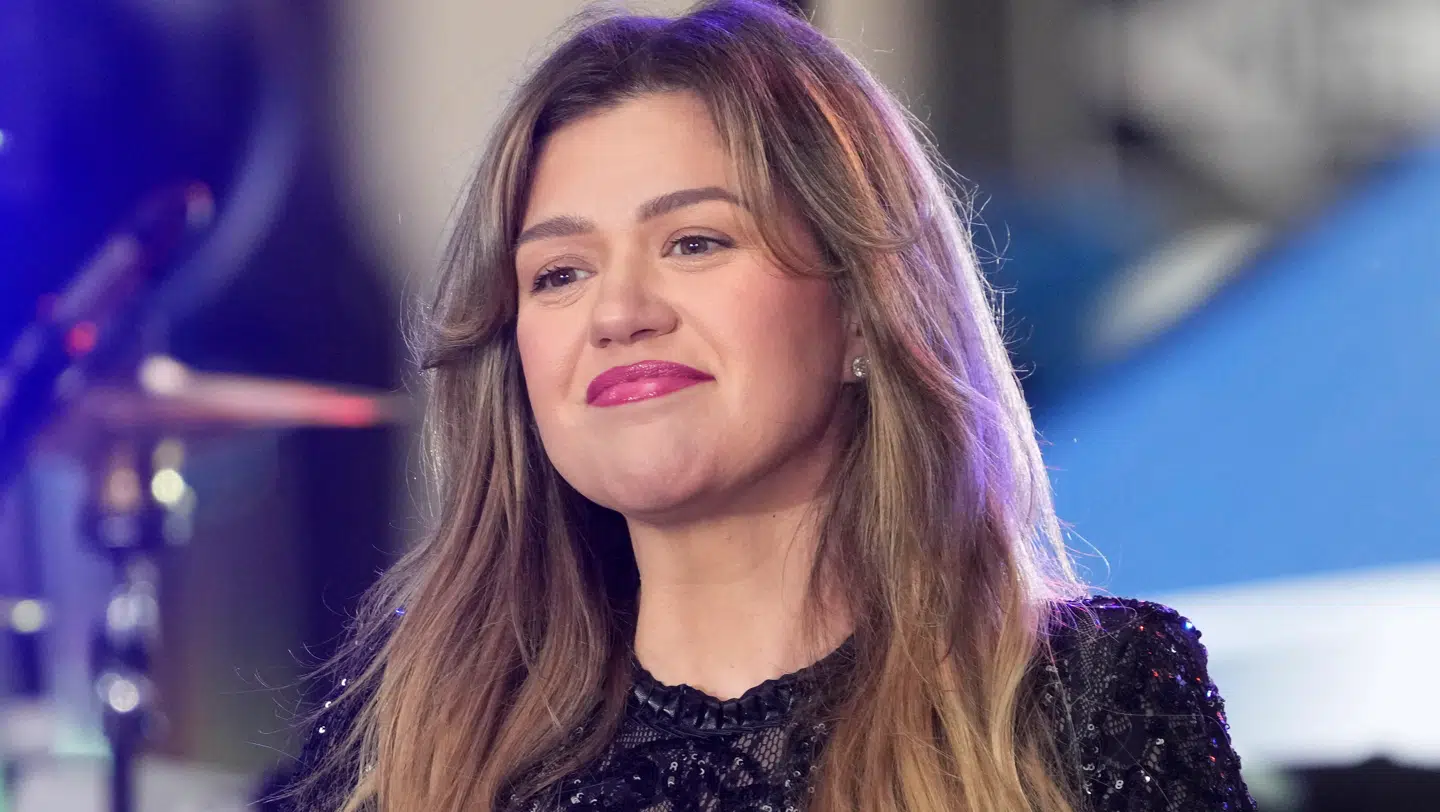 Kelly Clarkson delte en opsigtsvækkende historie fra scenen.