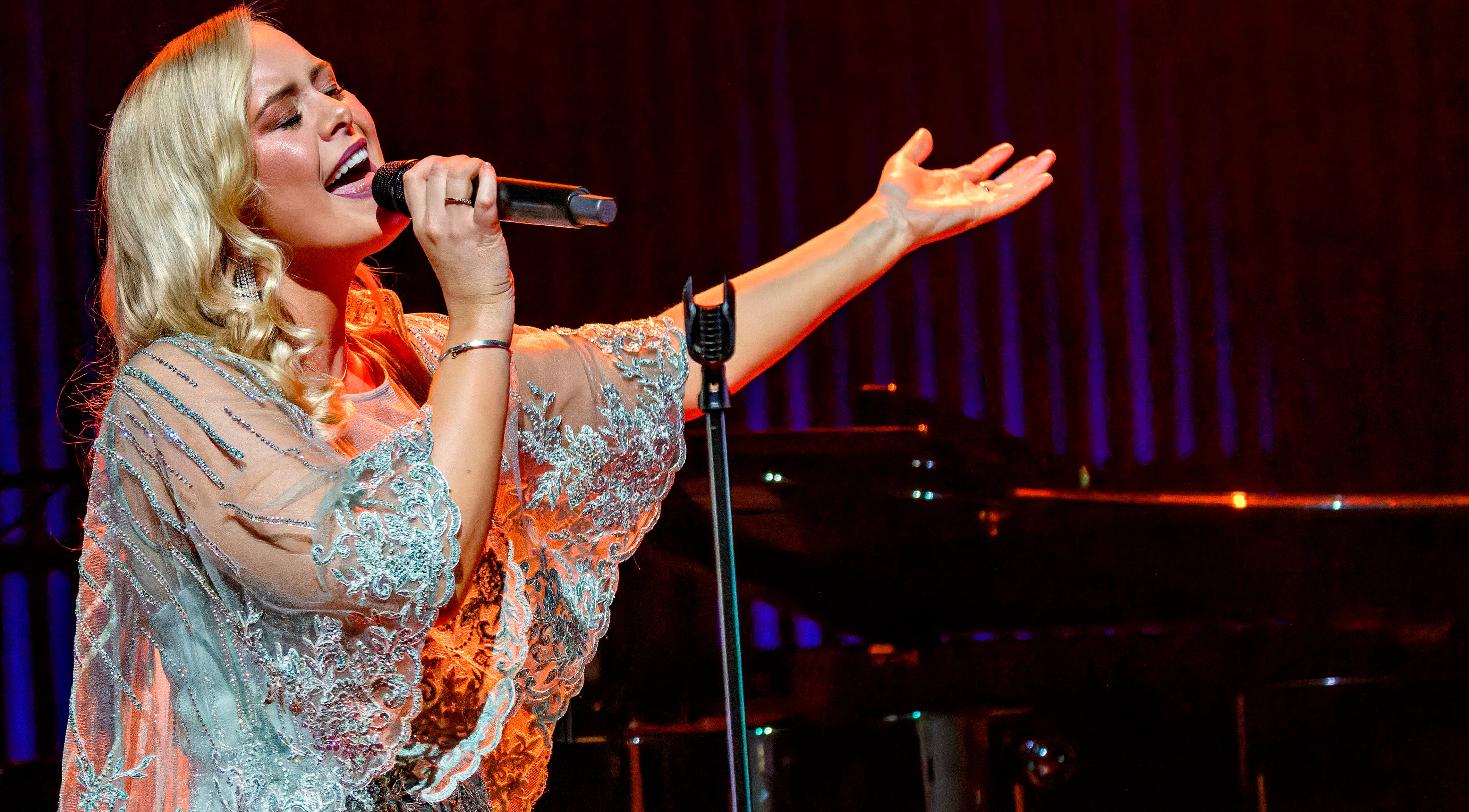 Da hun begyndte at synge godnatsange, var anmelderen på nippet til at tage en skraber