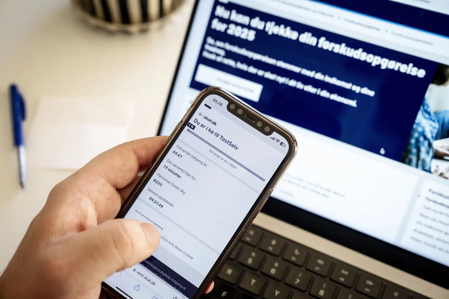 Der er ofte lang kø, når forskudsopgørelsen og årsopgørelsen kommer ud. Sidste år ventede 17.000 danske i kø, da forskudsopgørelsen blev tilgængelig. (Arkivfoto).