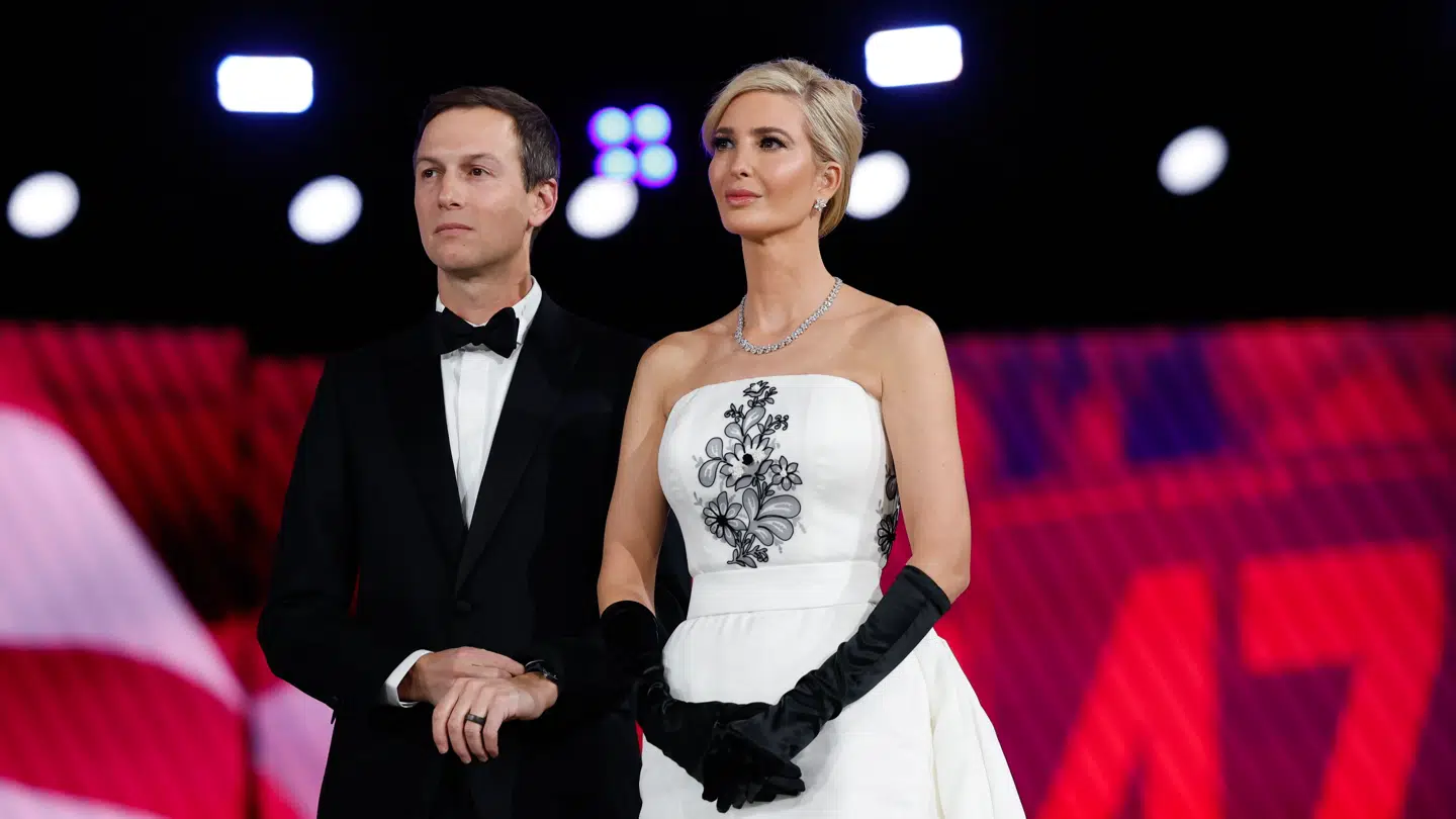 Jared Kushner (tv) er gift med Ivanka Trump (th.) – Donald Trumps datter.